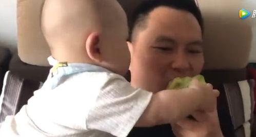 小孩看见父亲吃瓜视频大全,孩子视角下的爸爸吃瓜瞬间