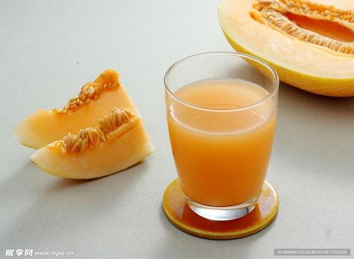 爆笑视频吃哈密瓜是真的吗,爆笑视频中的哈密瓜吃法，真相竟然如此惊人！