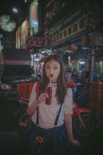 满背女孩吃瓜视频下载百度云,揭秘满背女孩吃瓜视频下载百度云背后的故事