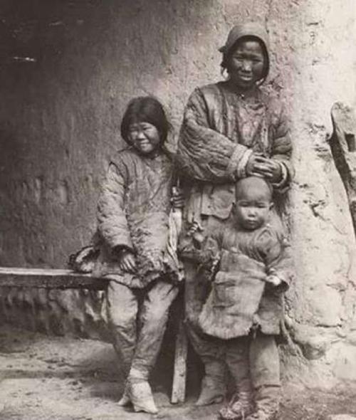 乾隆遇刺百官吃瓜视频大全,百官围观吃瓜，视频大全揭秘宫廷秘闻