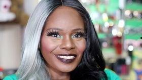 百变阿姨吃瓜化妆视频下载